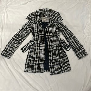 Costa Blanca Houndstooth Wool Blend Coat